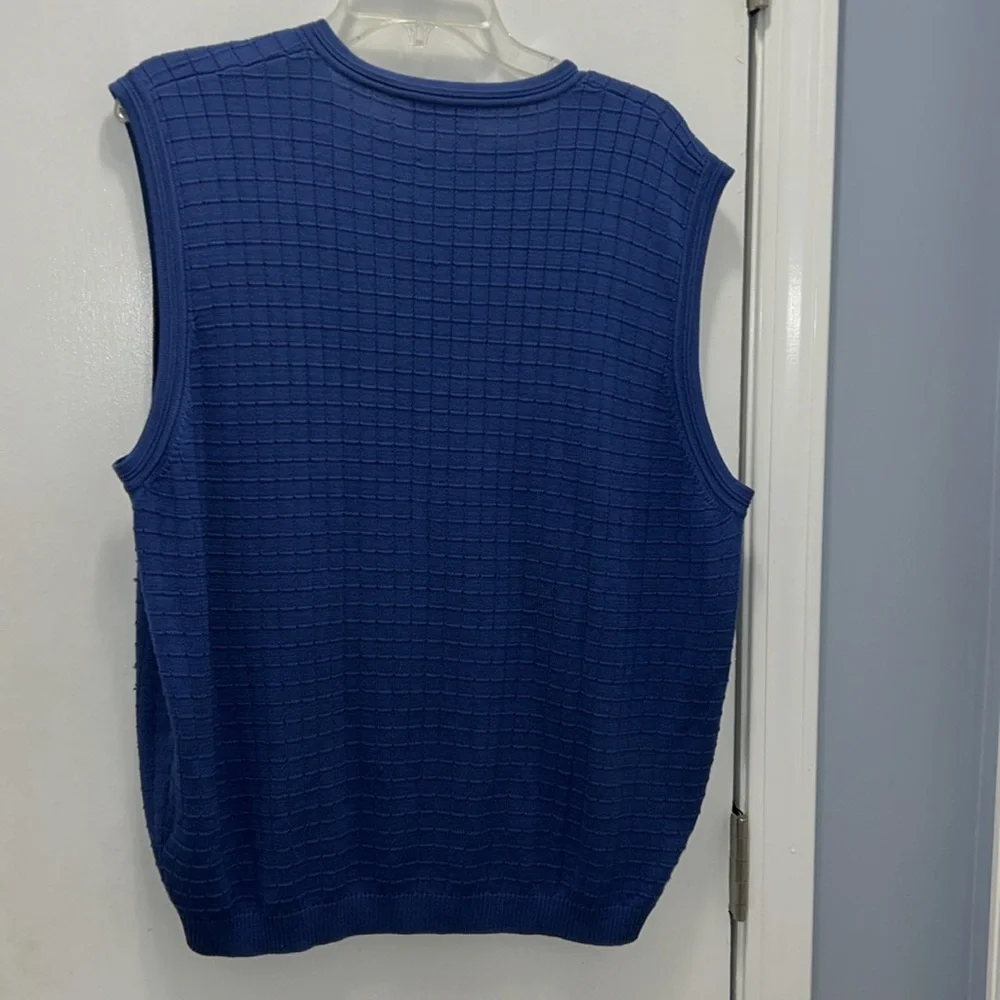 Callaway Gold collection  Blue V-Neck Sweater 100 percent silk size large.